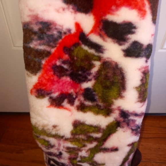 UGG Claire Tabouret Fluff Boot - Picture 2 of 9